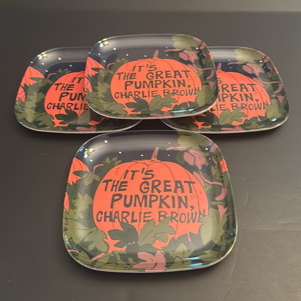 PEANUTS It's The Great Pumpkin, Charlie Brown Set Of 4 Melamine Dinner Plates